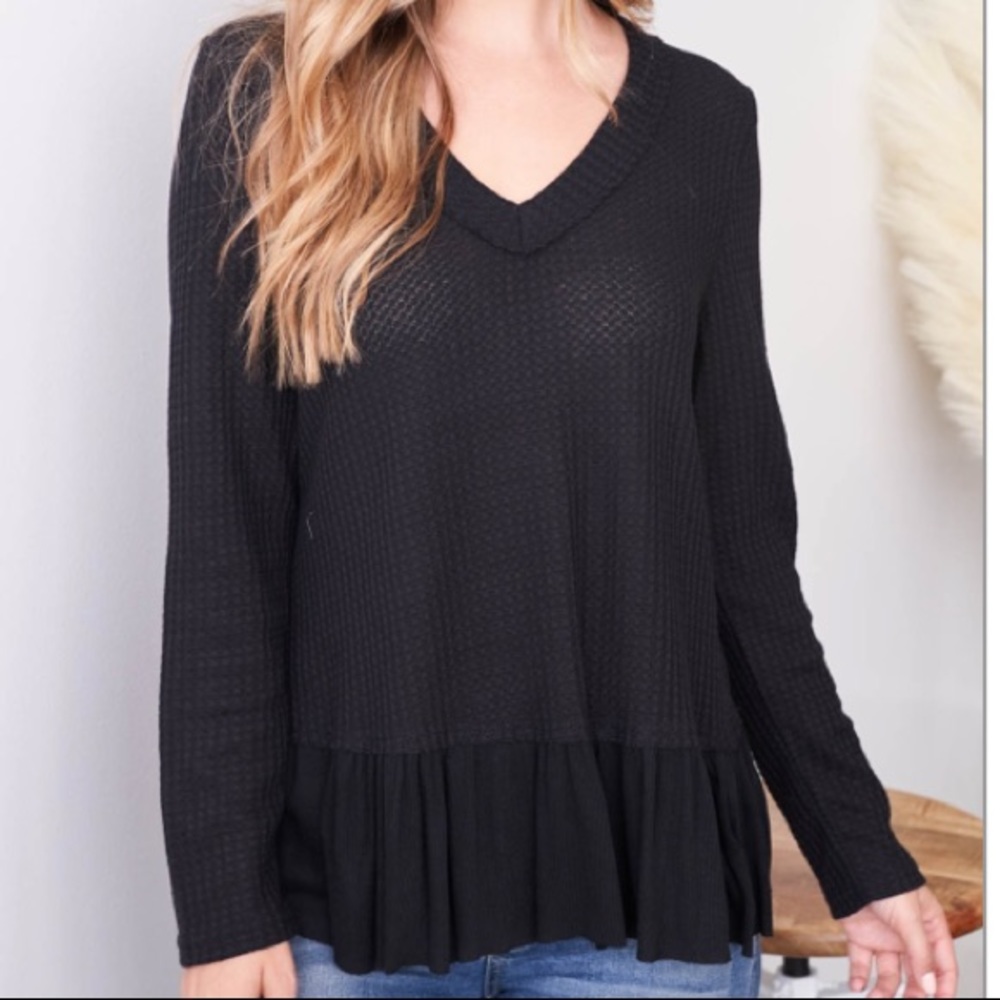 Cute & casual! Black long sleeve light weight peplum V-neck top